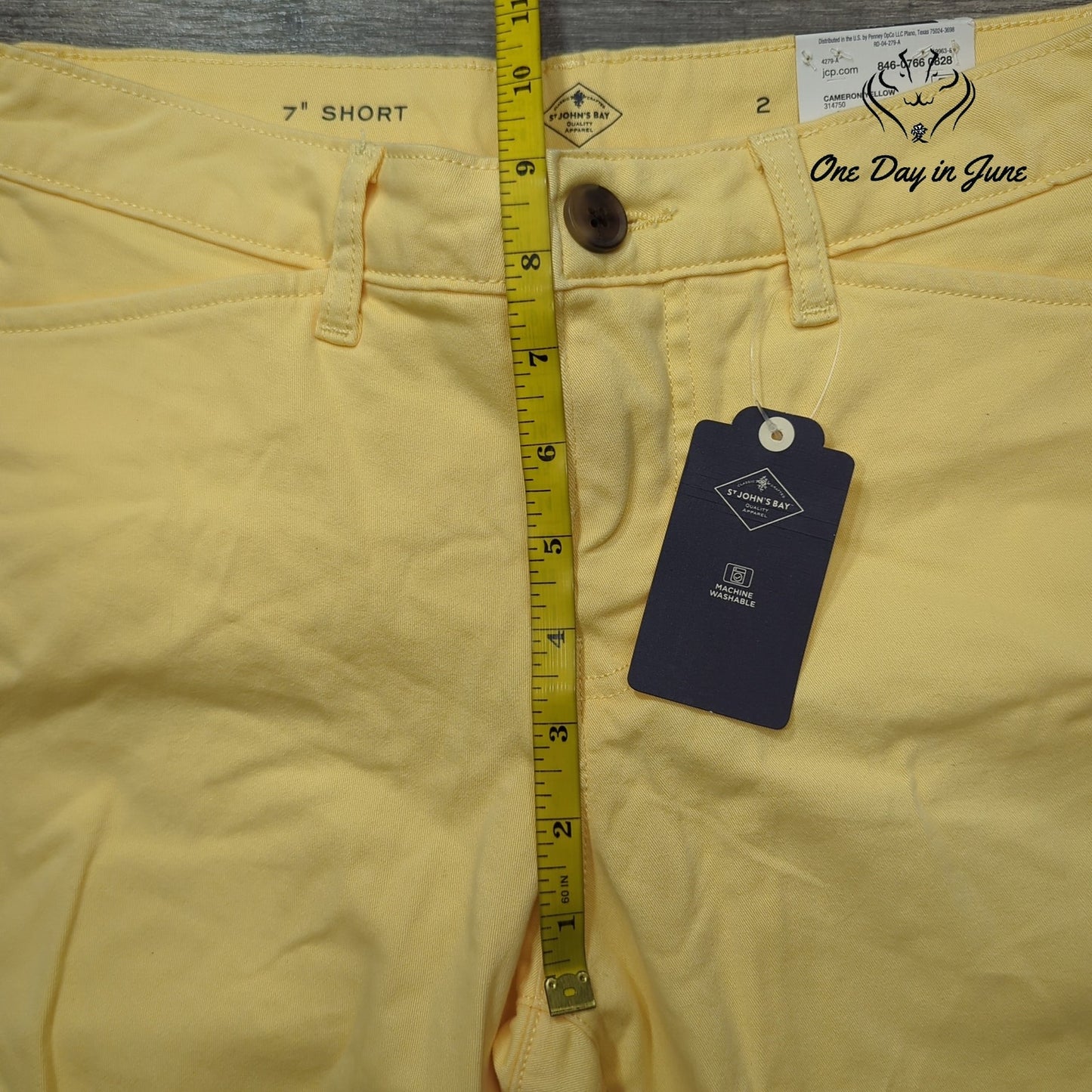 St. John's Bay 7" Mid Rise Shorts Size 2