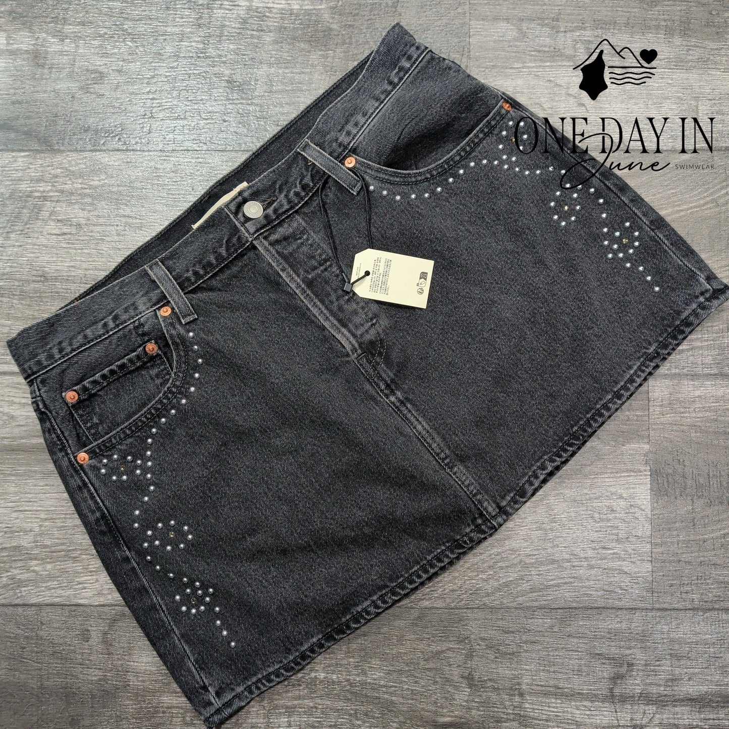 Levi's Premium Icon Studded Denim Mini Skirt Black NWT Size 14 (32)