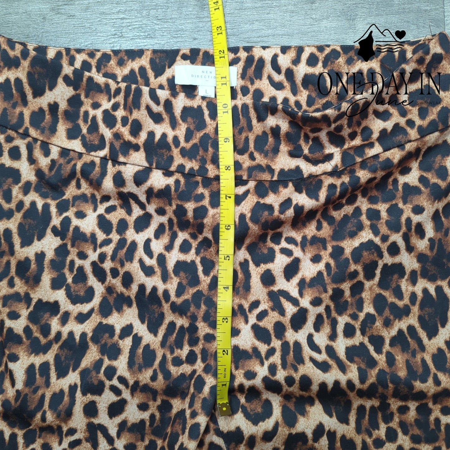 New Directions Leopard Polished Pants Size L