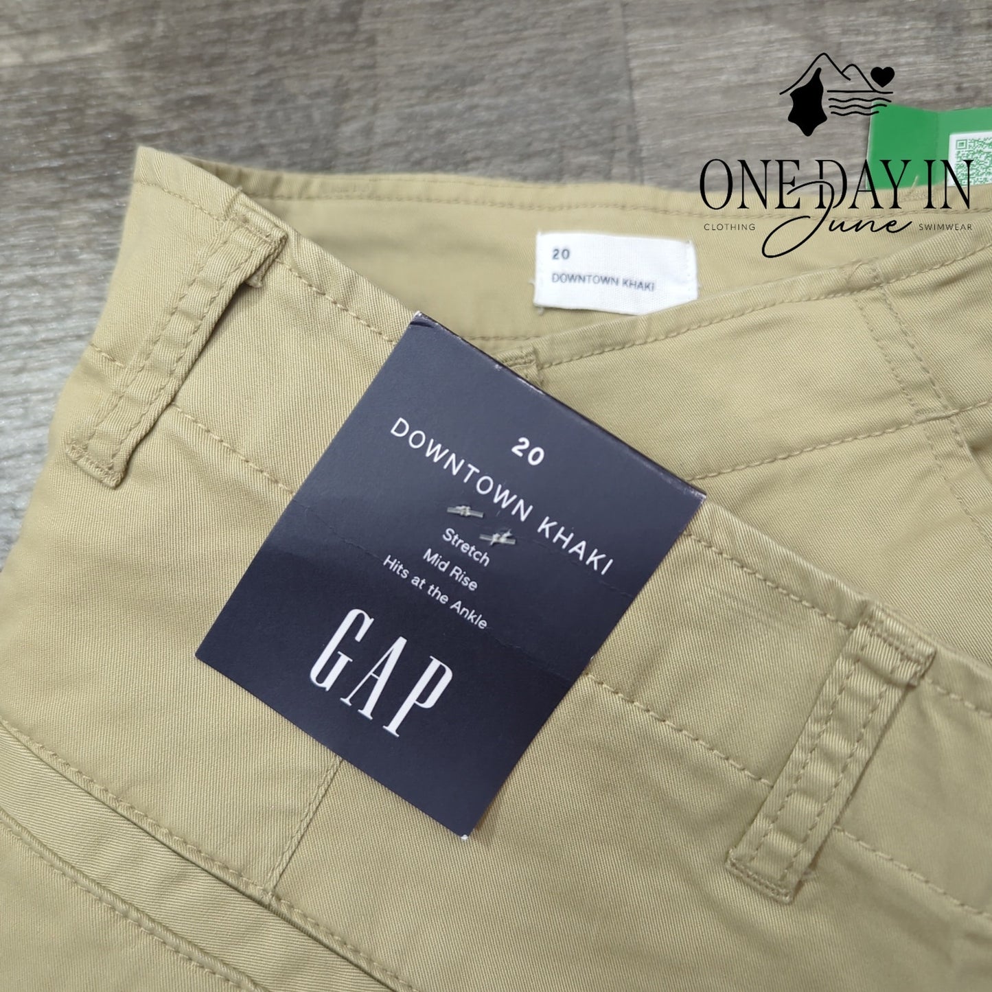 Gap Mid Rise Hits at Ankle Downtown Khaki Size 20