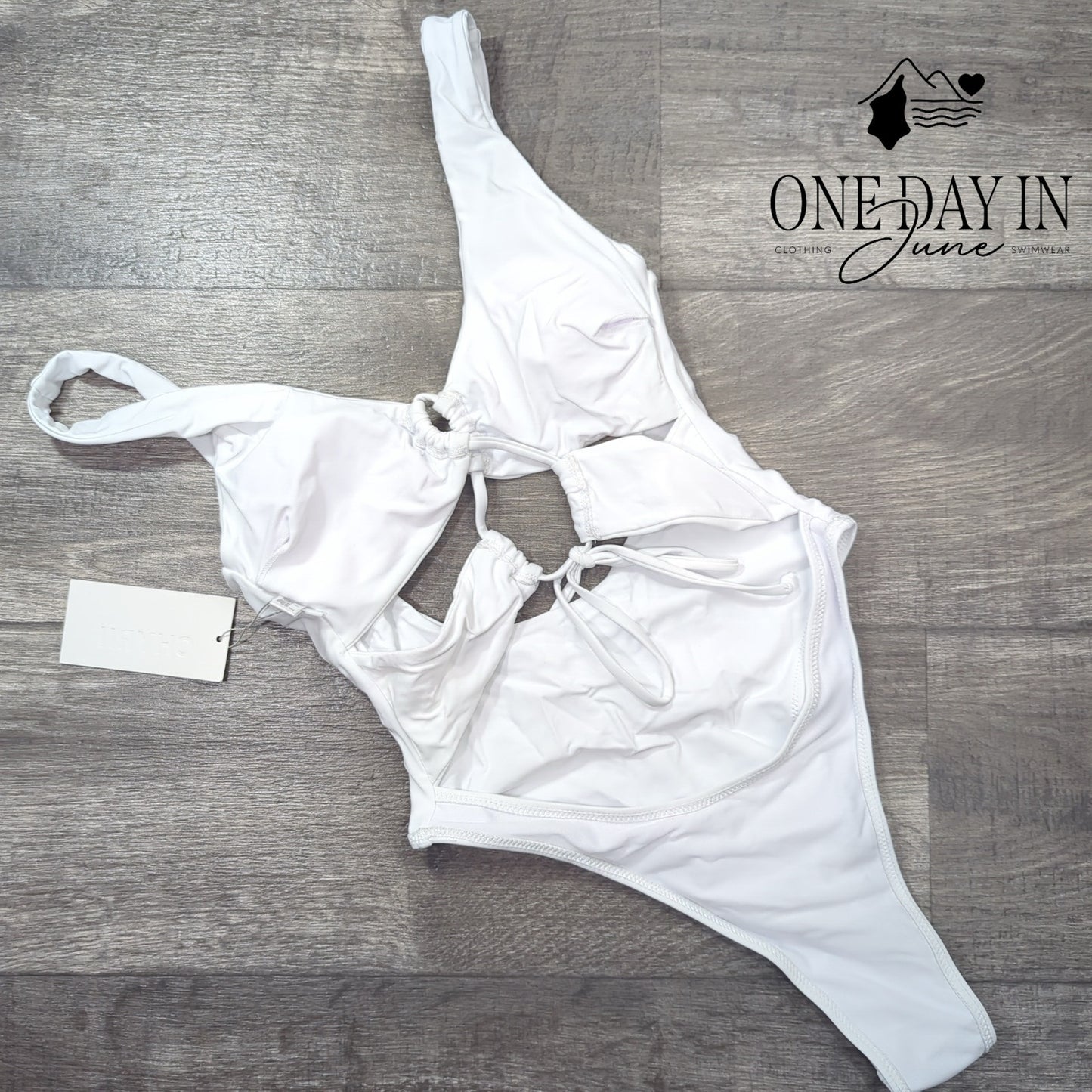 Chyrii Strappy Cheeky One Piece Swimsuit Size M