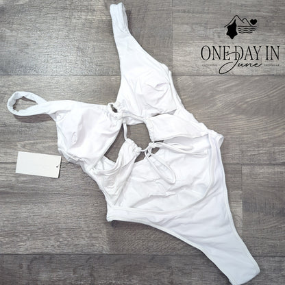 Chyrii Strappy Cheeky One Piece Swimsuit Size M