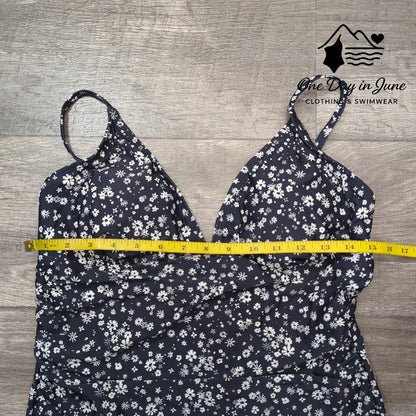 Cupshe V Neck Shirred One Piece Swimsuit Size XL