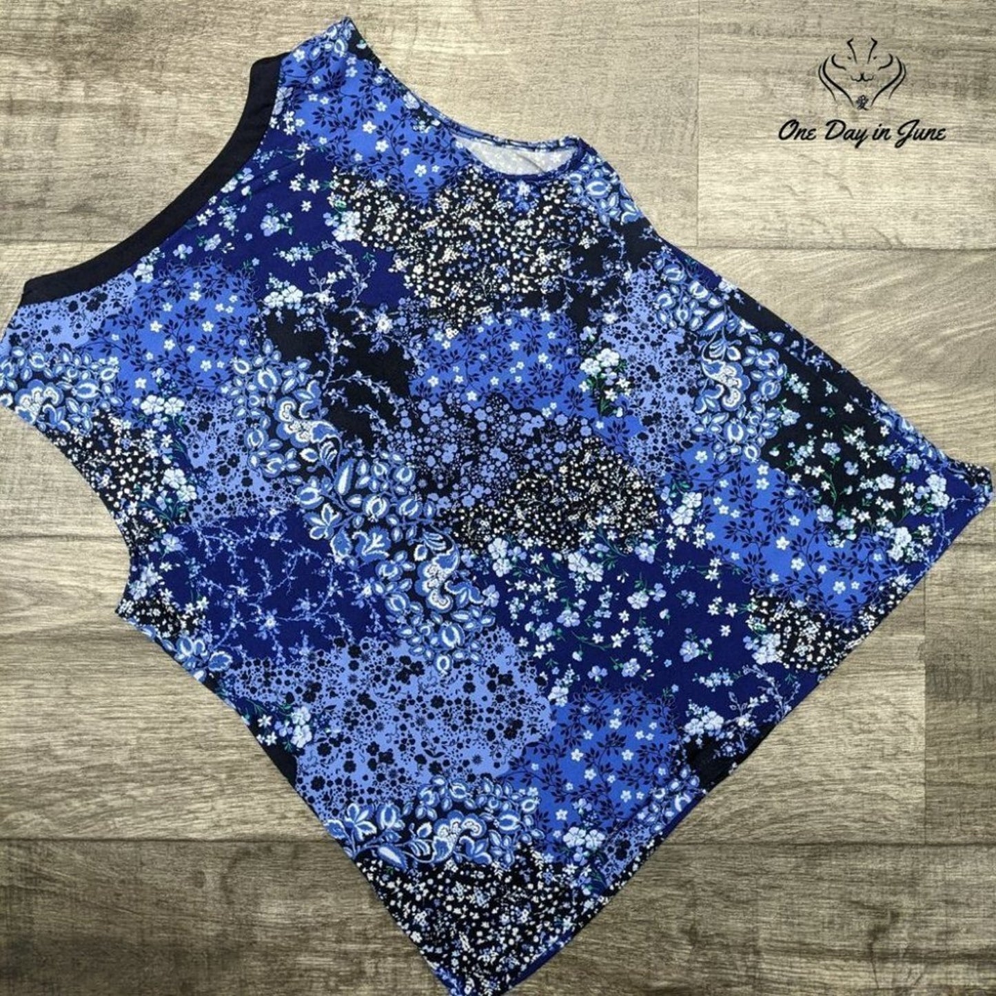 Tahari Sleeveless Top Size S