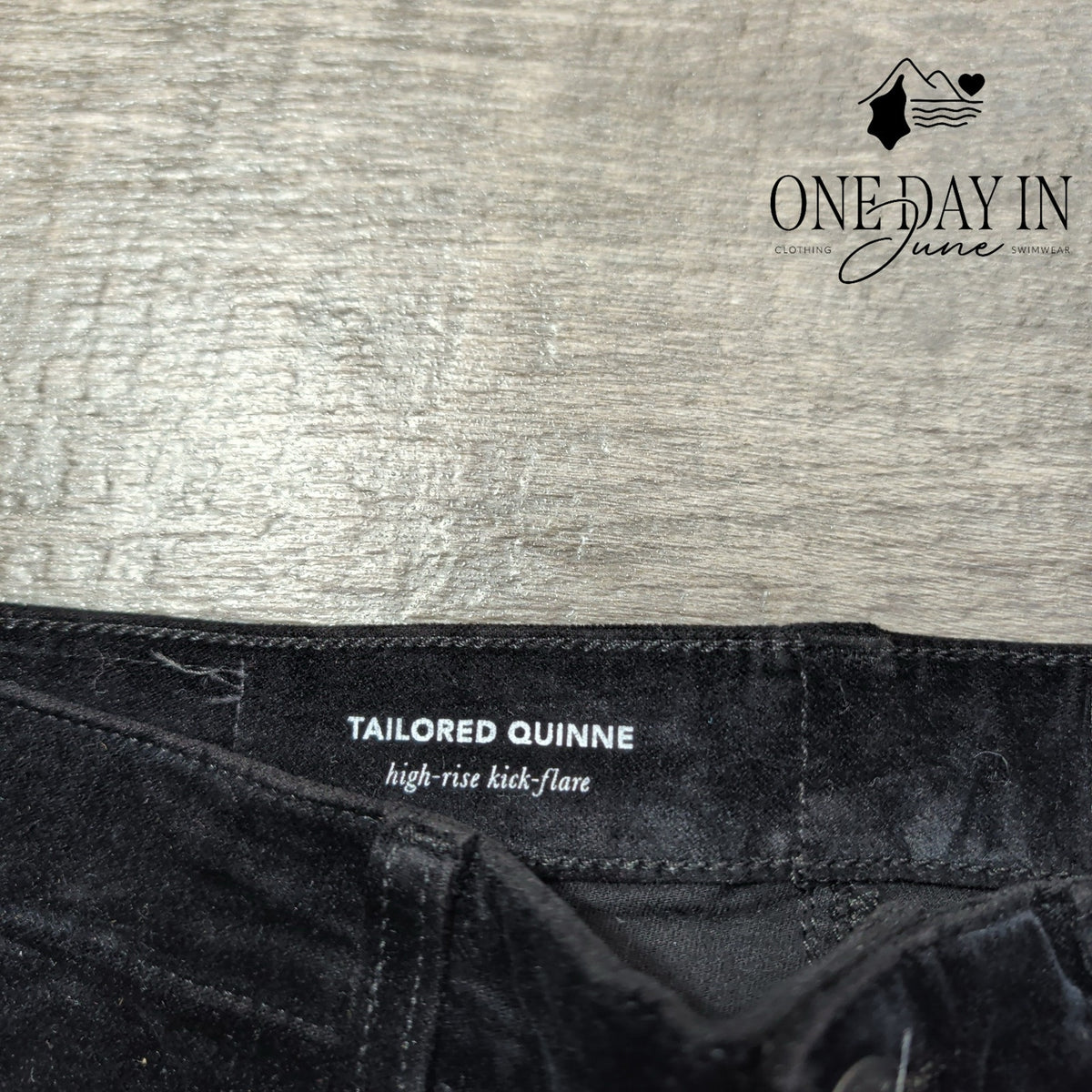 AG Adriano Goldschmied Quinne High Rise Kick Flare Velvet Jeans NWT Size 4 (27)
