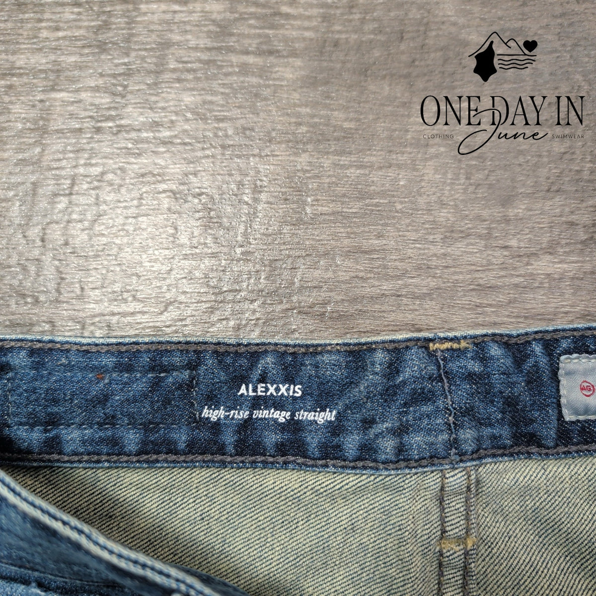 AG Adriano Goldschmied Alexxis High Rise Vintage Straight Jeans Blue NWT Size 4