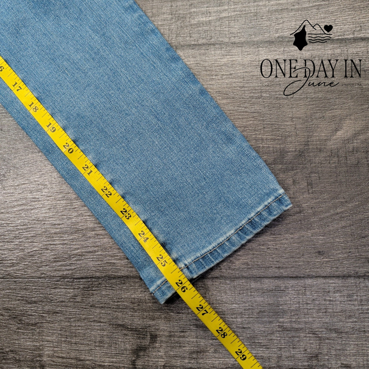AG Adriano Goldschmied The Stilt Crop Cigarette Jeans Distressed Blue NWT Size 4