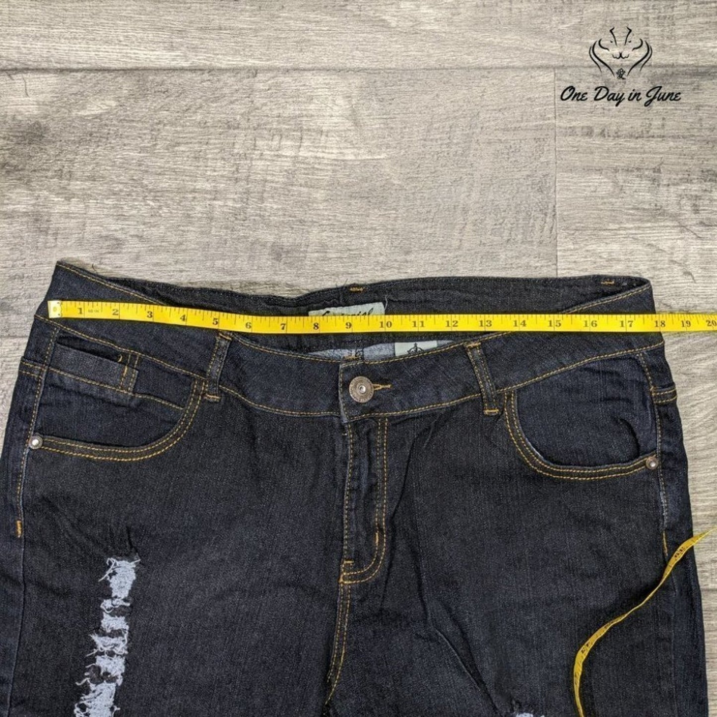 Imperial Distressed Cropped Jeans Size 20