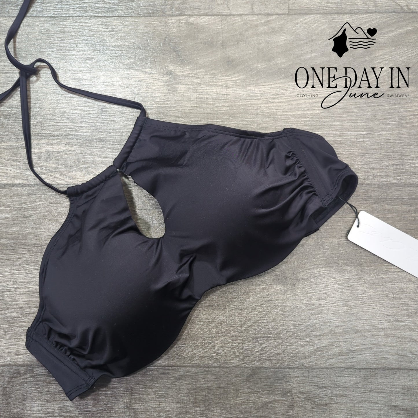 A.Che Bekah Halter Tie Back High Neck Keyhole Bikini Top Size M (32DDD, 34DD, 36D, 38C)